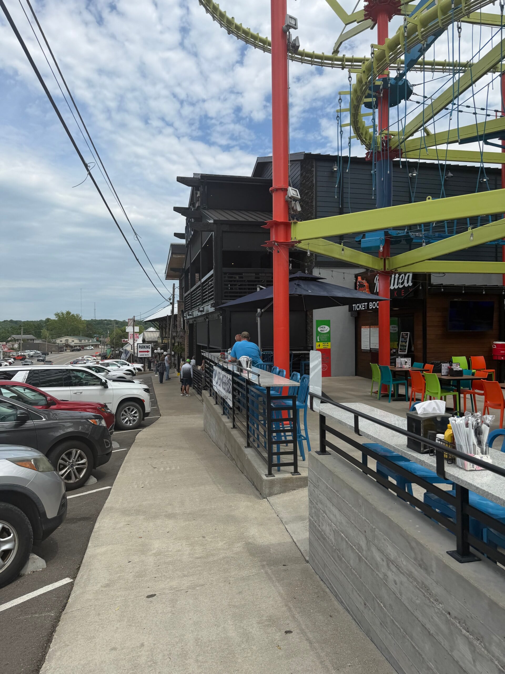 Bagnell Dam Strip Guide: Simple Stops, Treats, and Classic Lake Atmosphere